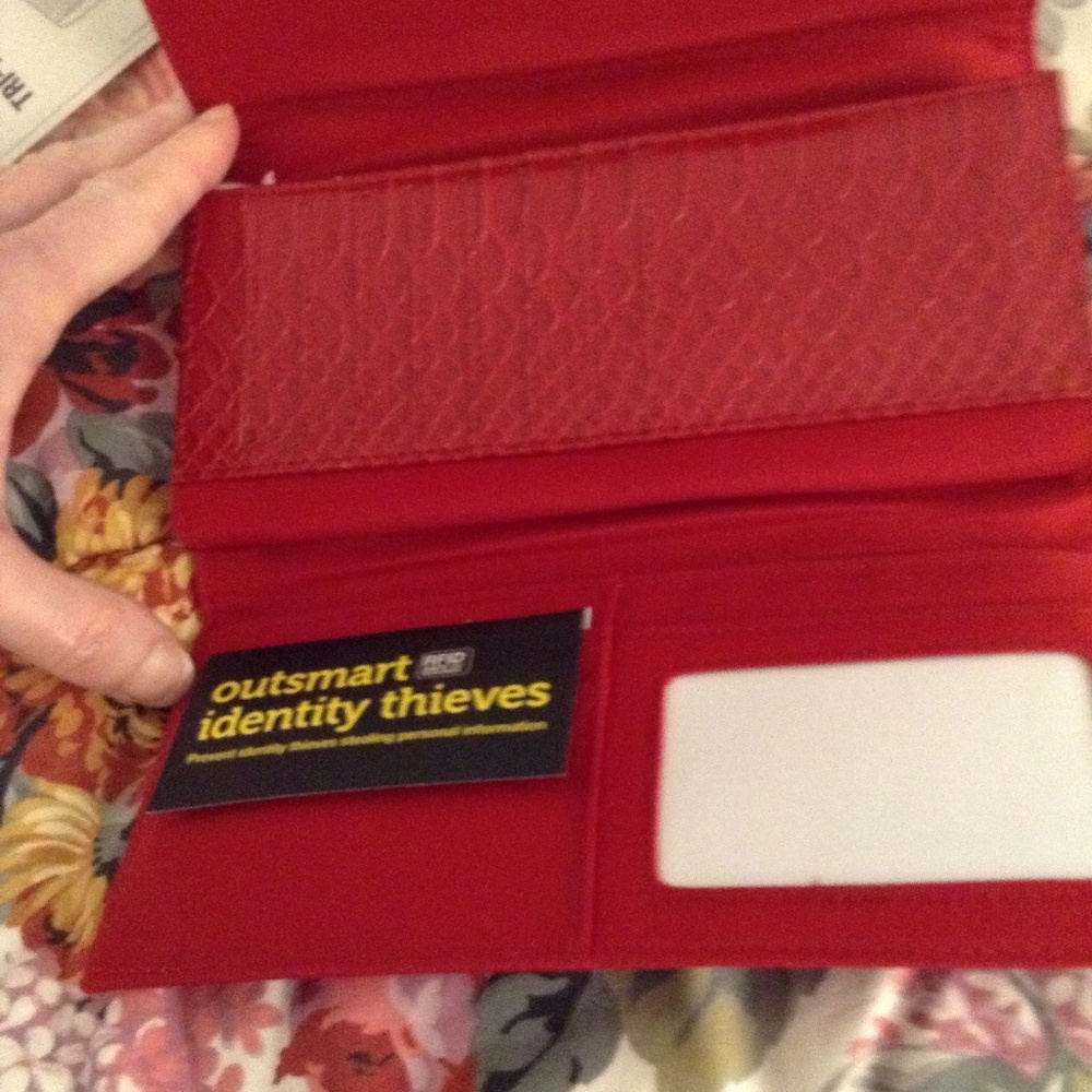 Travelsmith RFID Protected Wallet With Tags Never Used With a Few Nicks